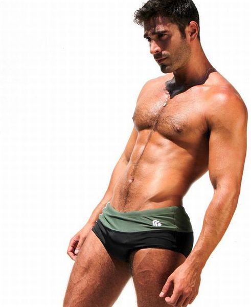 Rodiney-Santiago-Hot-Body-Rufskin-Burbujas-De-Deseo-02.jpg
