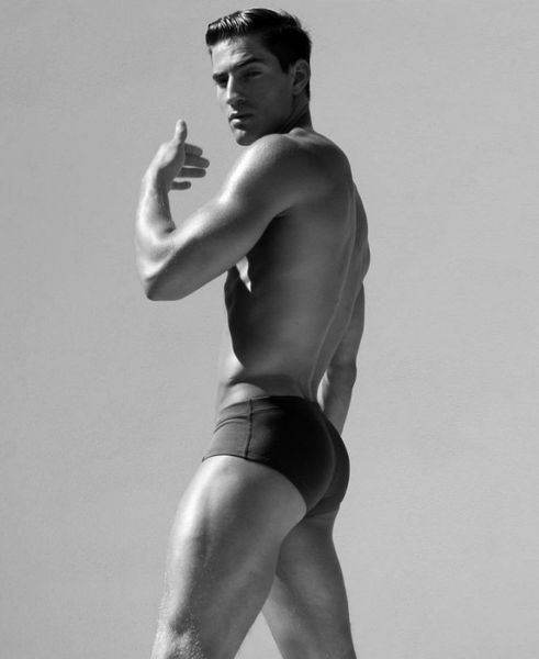 Logan-Swiecki-Taylor-Rufskin-Rufletic-Underwear-Bu-copie-2.jpg
