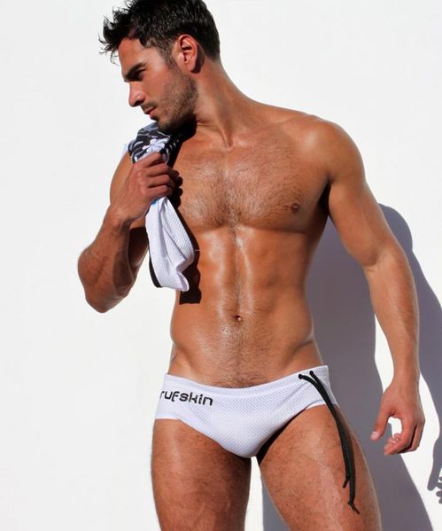 Rodiney-Santiago-Hot-Body-Rufskin-Burbujas-De-Deseo-06-658x.jpg