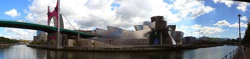 Bilbao-Guggenheim-panoramic-Fernandopascullo-2008-Wikipedia