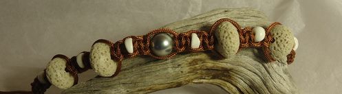 Bracelet Shambalha avec une perle de Tahiti...