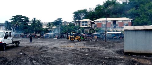 demolition-de-l-ancien-marche.JPG