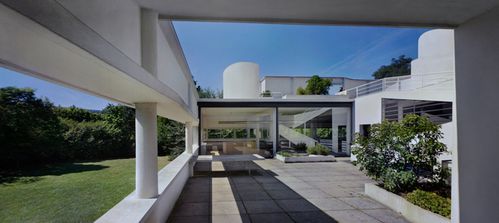 Richard- Pare Villa-Savoye back Le Corbusier 694 310