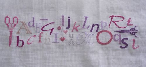alphabet-en-rose-et-mauve-3-titival.JPG