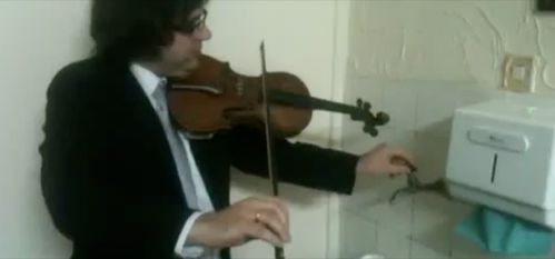 Video-Triple-Concerto-aux-toilettes.jpg