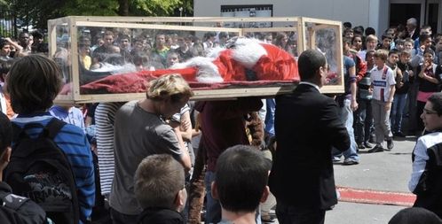 La mort du Père Noël - photo A. Calvez