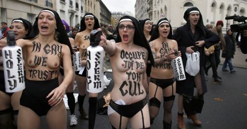 2---ativistas-ucranianas-do-femen-protestam-neste-domingo-e