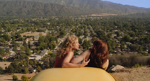 Easy A (05) - Alyson Michalka & Emma Stone