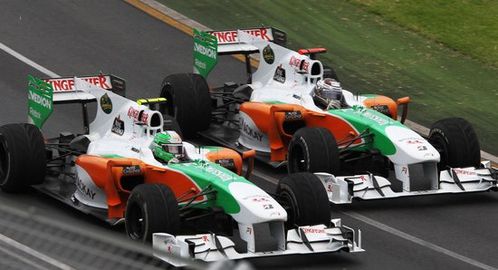 GP-Australie-2010-Liuzzi-devance-Sutil.jpg