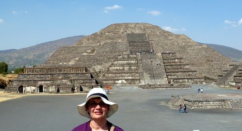 pyramide-lune-lali.JPG