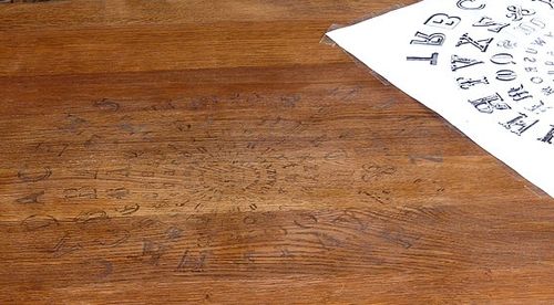 Table relookée : technique de transfert d'un motif sur bois oska ... Désign manger à salle Bois
