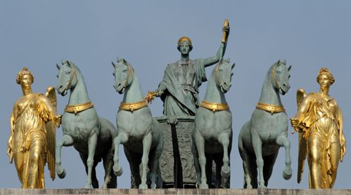 800px-Peace riding in a triumphal chariot Bosio Carrousel