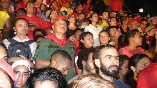 messilene-y-el-pueblo-escuchando-a-chavez-1.jpg