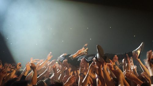 Solo guitare fosse foule Toulouse mai 2013 Îl Chedid -M- Solo guitare fosse foule Toulouse mai 2013 Îl Chedid -M-
