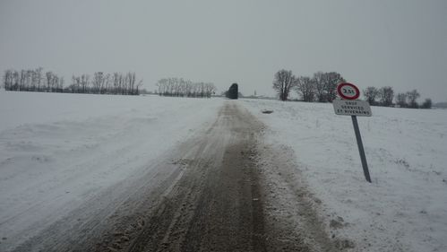 Route menant au Hameau de Mezely 002