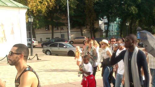 20120804-pictures-madonna-out-and-about-kiev-03