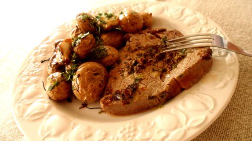 Tournedos-aux-herbe-et-se-petites-pommes-grenailles.JPG