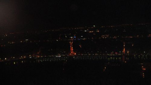 Lyon au loin dans la nuit