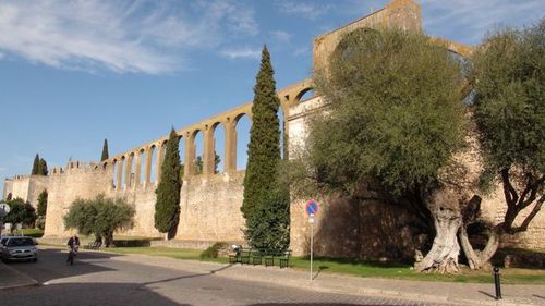 117-aqueduc construit sur les remparts