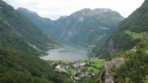 0679-Dronningstolen-point de vue sur le Geirangerfjord