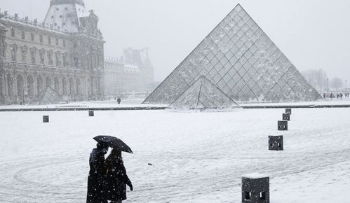 Louvre_paris_neige_redim_galleryphoto_paysage_std.jpg