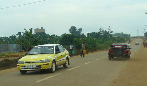 nkayi-rue-goudron-taxi