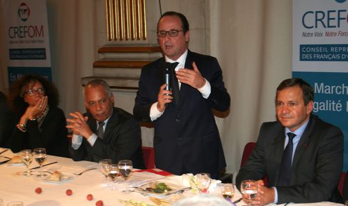 Hollande-repond-a-la-salle.JPG