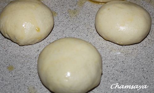 Meloui-ou-galettes-rondes-feuilletees-a-la-semoule 5260