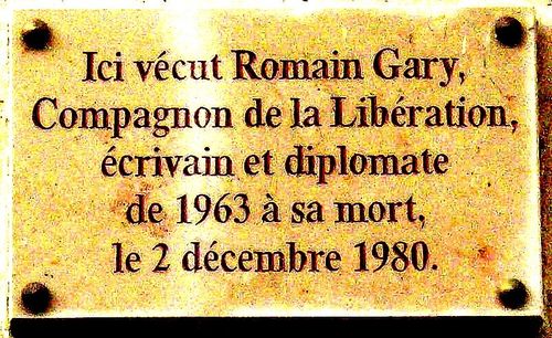 Plaque_Romain_Gary-_108_rue_du_Bac-_Paris_7.jpg