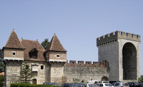 Barbacane-et-tour-des-Pendus.jpg