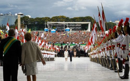 Presidente Dilma sobem a rampa do Palacio do Planalto para
