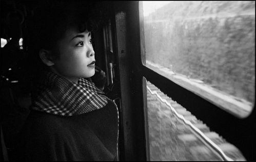 werner bischof japon japan femme dans un train