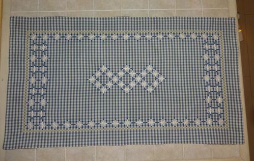 Centrotavola_broderie_suisse.jpg