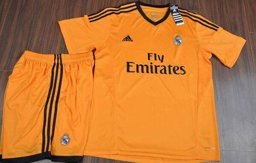 Maillot-Real-Madrid-exterieur-2014.jpg