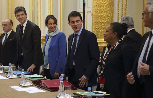 Manuel-Valls-et-son-gouvernement-d-avril-2014-blog-J.Barthe.jpg