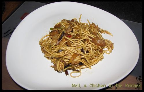 nouilles-asiatiques-sautees-au-poulet-caramelise-et-legum.jpg