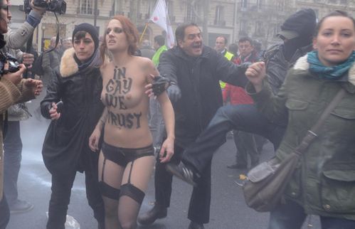 femen-gas-6 0