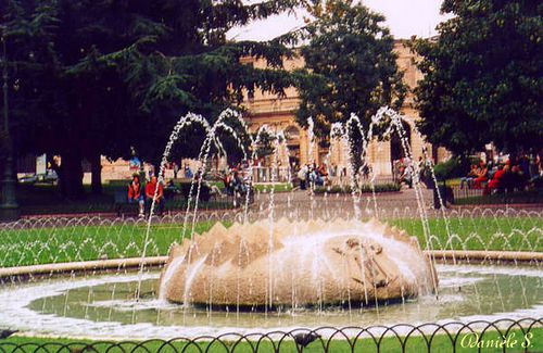 Fontaine Jardin de Verone ( Italie )