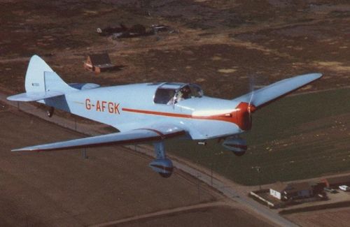 WhitneyStraight_G-AFGK2_preserved_Canada_flying.jpg