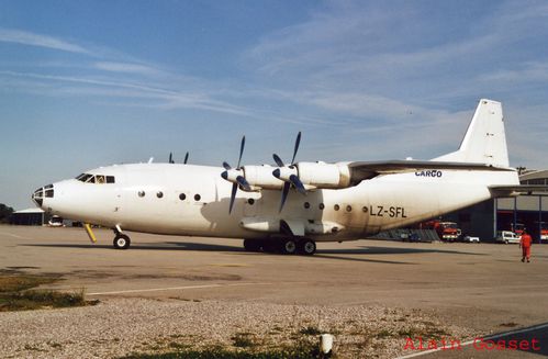 Antonov 12 LZ-SFL