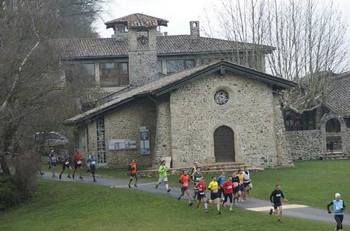 devant-le-monastere.JPG