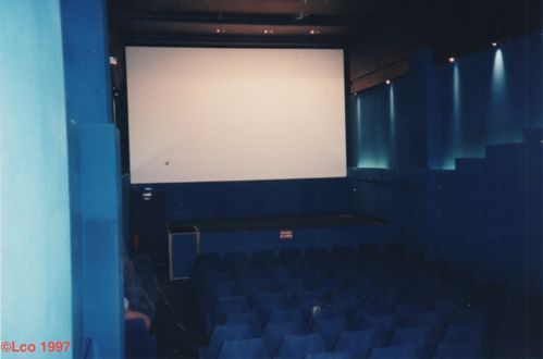 09CinemaParisLeBradySalle1997