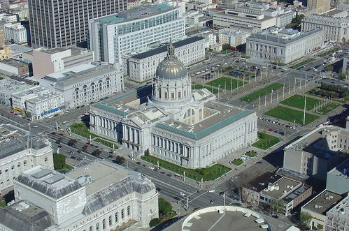 800px-San_Francisco_City_Hall-_aerial_shot.jpg