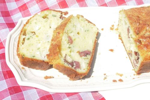 Cake chèvre-saucisson aux noisettes3