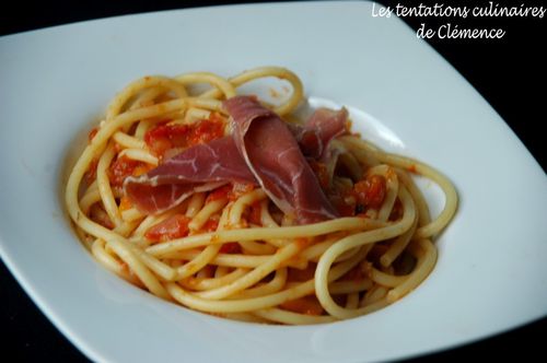 bucatini-sauce-tomatee-au-vin-rouge--chiffonade-d-copie-1.jpg