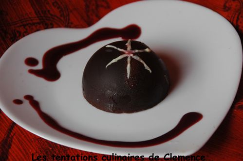 demi-sphere-de-chocolat--mousse-de-framboise-.jpg