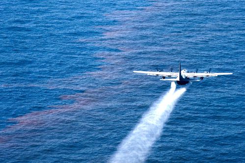 C-130_USAF-spraying-Corexit.jpg