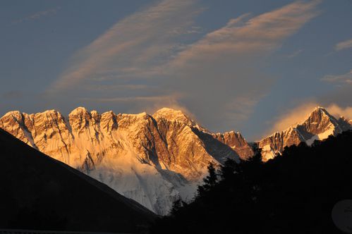 Sunset on Everest Lhotse Nuptse