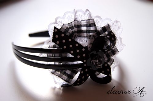 Serre-tete-headband-noir-fleur-blanche-noeud-noir-pois-04.jpg