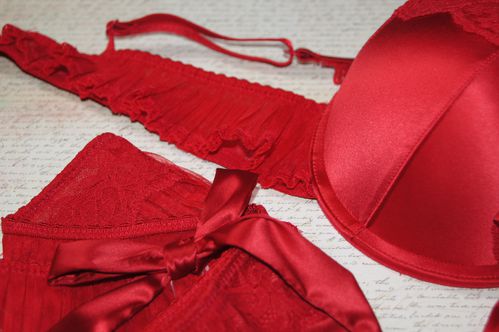 lingerie rouge